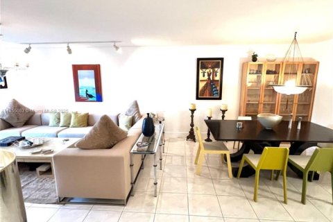 Copropriété à vendre à Weston, Floride: 2 chambres, 116.69 m2 № 1960416 - photo 2