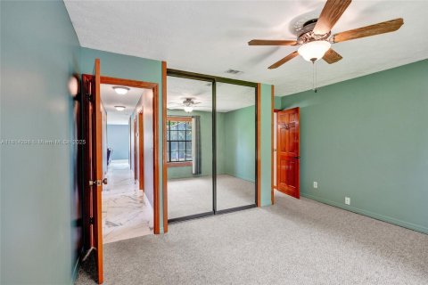 House in Port St. Lucie, Florida 3 bedrooms, 141.68 sq.m. № 1766825 - photo 16