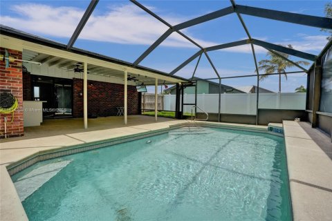House in Port St. Lucie, Florida 3 bedrooms, 141.68 sq.m. № 1766825 - photo 2