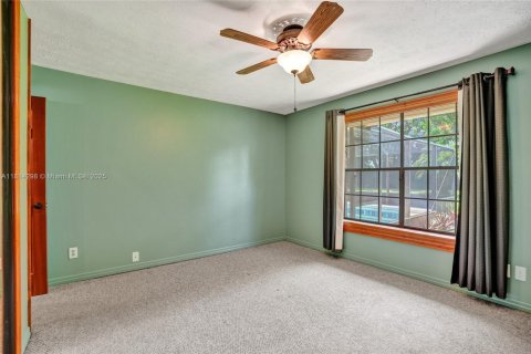 House in Port St. Lucie, Florida 3 bedrooms, 141.68 sq.m. № 1766825 - photo 18