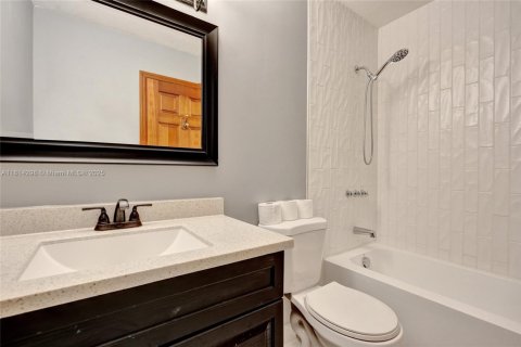 House in Port St. Lucie, Florida 3 bedrooms, 141.68 sq.m. № 1766825 - photo 29