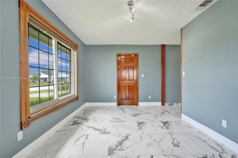 House in Port St. Lucie, Florida 3 bedrooms, 141.68 sq.m. № 1766825 - photo 15