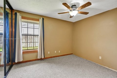 House in Port St. Lucie, Florida 3 bedrooms, 141.68 sq.m. № 1766825 - photo 24