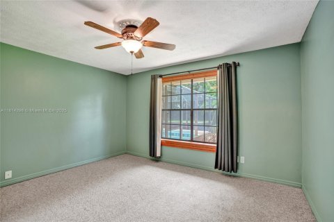House in Port St. Lucie, Florida 3 bedrooms, 141.68 sq.m. № 1766825 - photo 19
