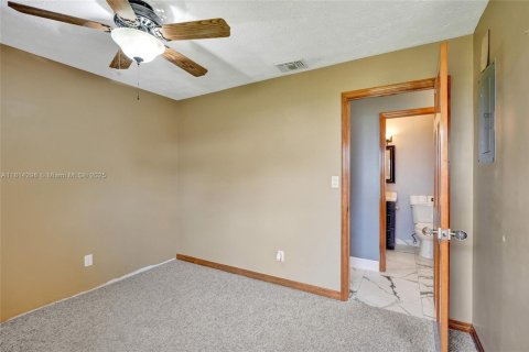 House in Port St. Lucie, Florida 3 bedrooms, 141.68 sq.m. № 1766825 - photo 27