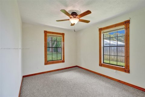House in Port St. Lucie, Florida 3 bedrooms, 141.68 sq.m. № 1766825 - photo 21