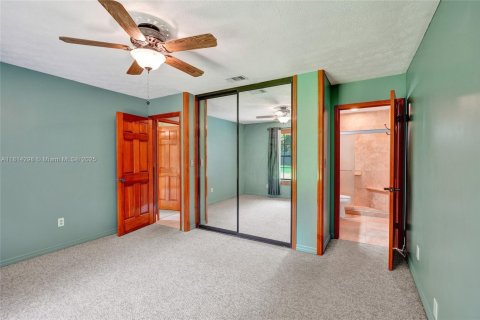 House in Port St. Lucie, Florida 3 bedrooms, 141.68 sq.m. № 1766825 - photo 17