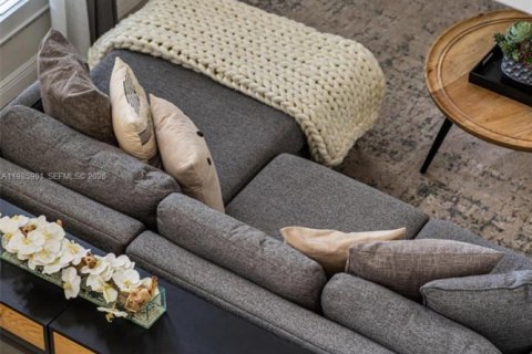 House in Fort Lauderdale, Florida 8 bedrooms, 318.19 sq.m. № 2053019 - photo 18