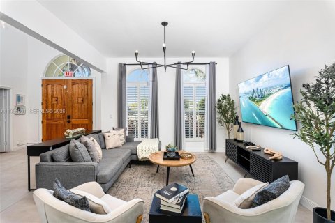 House in Fort Lauderdale, Florida 8 bedrooms, 318.19 sq.m. № 2053019 - photo 8