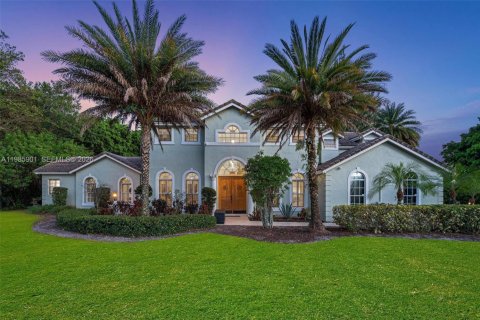 House in Fort Lauderdale, Florida 8 bedrooms, 318.19 sq.m. № 2053019 - photo 2