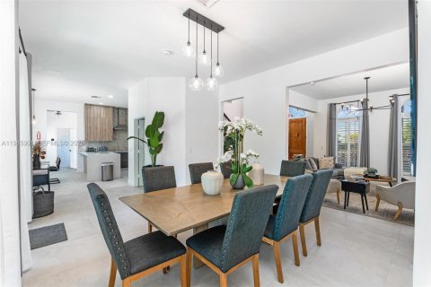 House in Fort Lauderdale, Florida 8 bedrooms, 318.19 sq.m. № 2053019 - photo 15