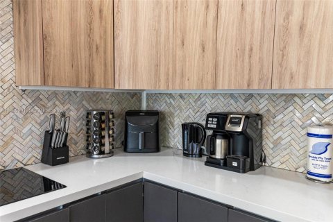 House in Fort Lauderdale, Florida 8 bedrooms, 318.19 sq.m. № 2053019 - photo 23