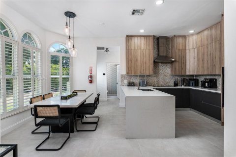 House in Fort Lauderdale, Florida 8 bedrooms, 318.19 sq.m. № 2053019 - photo 19