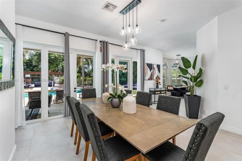 House in Fort Lauderdale, Florida 8 bedrooms, 318.19 sq.m. № 2053019 - photo 16