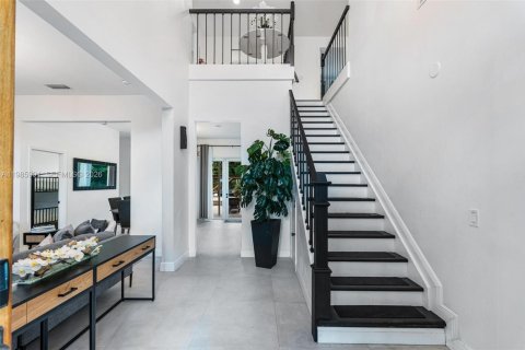 House in Fort Lauderdale, Florida 8 bedrooms, 318.19 sq.m. № 2053019 - photo 11