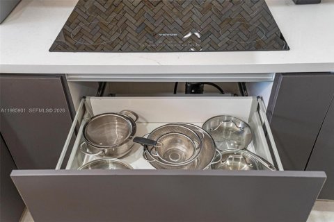 House in Fort Lauderdale, Florida 8 bedrooms, 318.19 sq.m. № 2053019 - photo 24