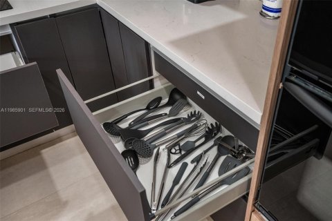 House in Fort Lauderdale, Florida 8 bedrooms, 318.19 sq.m. № 2053019 - photo 25