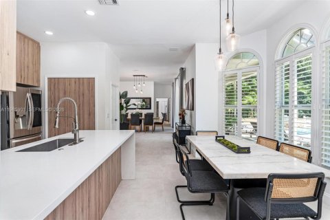 House in Fort Lauderdale, Florida 8 bedrooms, 318.19 sq.m. № 2053019 - photo 13