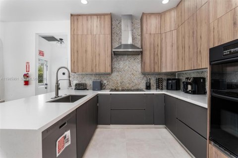 House in Fort Lauderdale, Florida 8 bedrooms, 318.19 sq.m. № 2053019 - photo 20