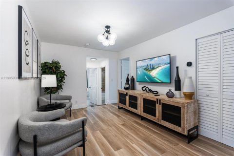 House in Fort Lauderdale, Florida 8 bedrooms, 318.19 sq.m. № 2053019 - photo 9