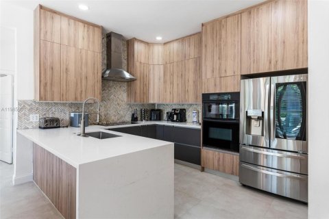 House in Fort Lauderdale, Florida 8 bedrooms, 318.19 sq.m. № 2053019 - photo 21