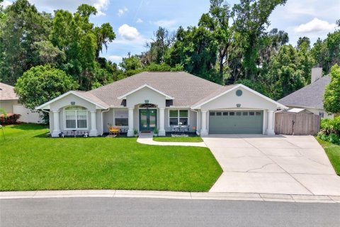 House in Ocala, Florida 4 bedrooms, 225.2 sq.m. № 2110203