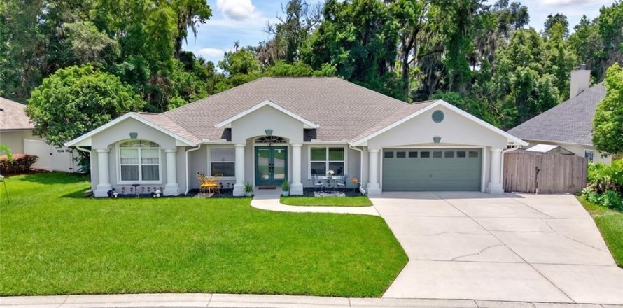 House in Ocala, Florida 4 bedrooms, 225.2 sq.m. № 2110203