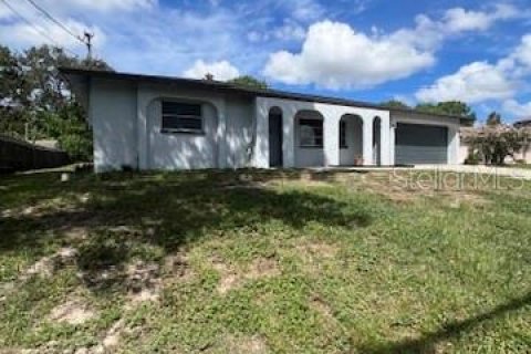 Casa en alquiler en Spring Hill, Florida, 2 dormitorios, 108.97 m2 № 1900163 - foto 1