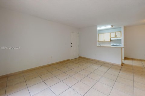 Condo in Miami, Florida, 2 bedrooms  № 1997834 - photo 17