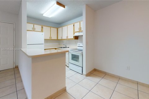 Condo in Miami, Florida, 2 bedrooms  № 1997834 - photo 15