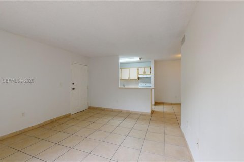 Condo in Miami, Florida, 2 bedrooms  № 1997834 - photo 3