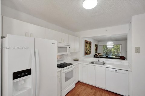 Купить кондоминиум в Тамарак, Флорида 2 спальни, 91.14м2, № 2062309 - фото 2