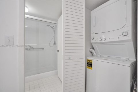 Купить кондоминиум в Тамарак, Флорида 2 спальни, 91.14м2, № 2062309 - фото 24