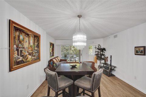 Купить кондоминиум в Тамарак, Флорида 2 спальни, 91.14м2, № 2062309 - фото 13