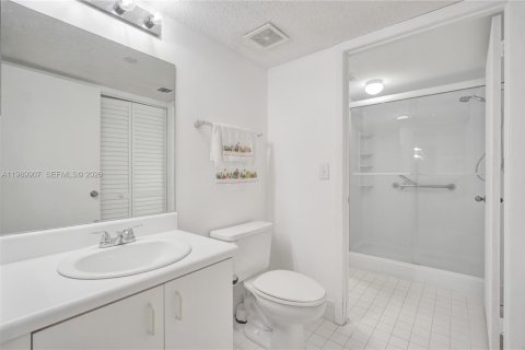 Купить кондоминиум в Тамарак, Флорида 2 спальни, 91.14м2, № 2062309 - фото 25