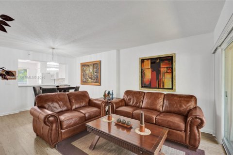 Купить кондоминиум в Тамарак, Флорида 2 спальни, 91.14м2, № 2062309 - фото 16