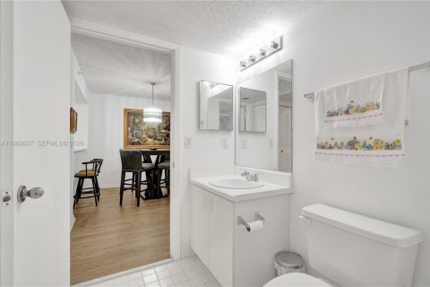 Купить кондоминиум в Тамарак, Флорида 2 спальни, 91.14м2, № 2062309 - фото 27