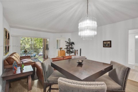 Купить кондоминиум в Тамарак, Флорида 2 спальни, 91.14м2, № 2062309 - фото 12