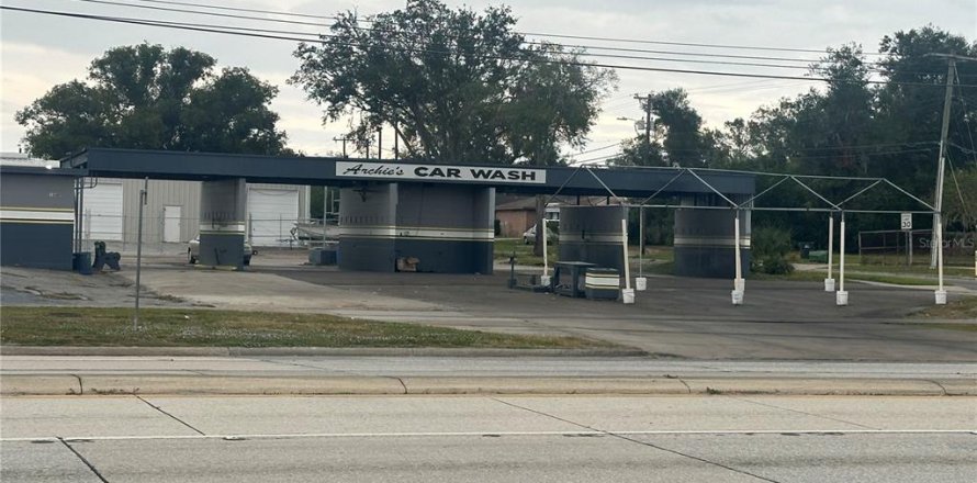 Commercial property in Lakeland, Florida 270.35 sq.m. № 1520276