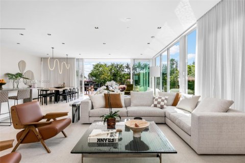 Casa en venta en Miami Beach, Florida, 4 dormitorios, 442.31 m2 № 1811532 - foto 19