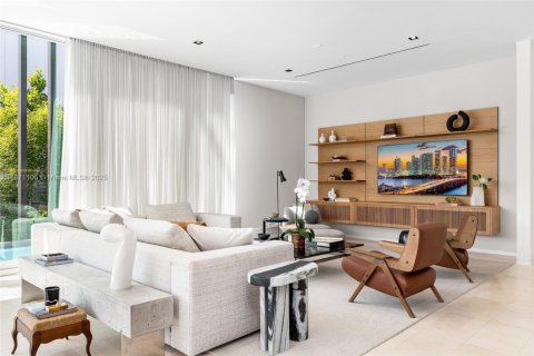 Casa en venta en Miami Beach, Florida, 4 dormitorios, 442.31 m2 № 1811532 - foto 17