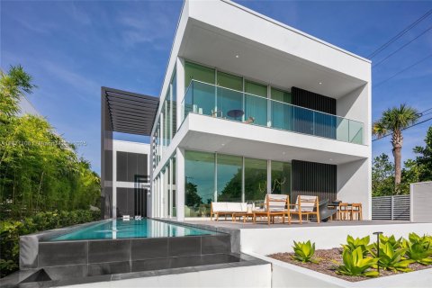 Casa en venta en Miami Beach, Florida, 4 dormitorios, 442.31 m2 № 1811532 - foto 10