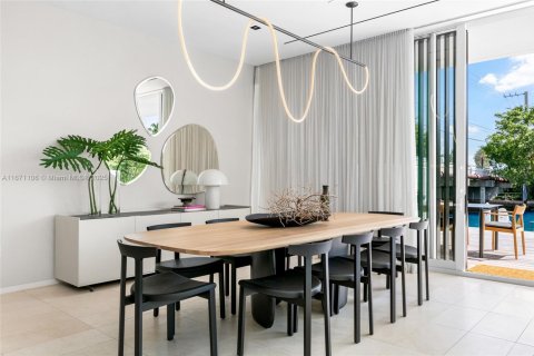 Casa en venta en Miami Beach, Florida, 4 dormitorios, 442.31 m2 № 1811532 - foto 26