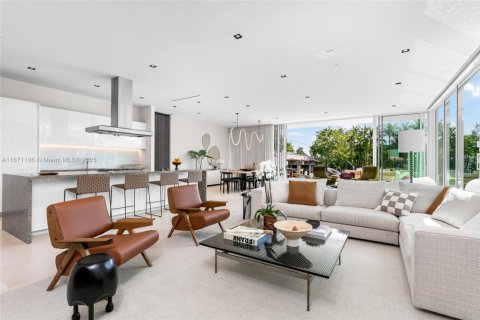 Casa en venta en Miami Beach, Florida, 4 dormitorios, 442.31 m2 № 1811532 - foto 21