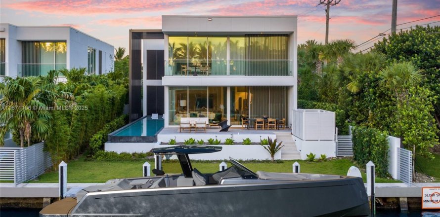Casa en Miami Beach, Florida 4 dormitorios, 442.31 m2 № 1811532