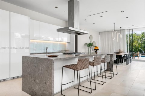 Casa en venta en Miami Beach, Florida, 4 dormitorios, 442.31 m2 № 1811532 - foto 25