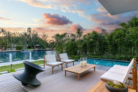 Casa en venta en Miami Beach, Florida, 4 dormitorios, 442.31 m2 № 1811532 - foto 11