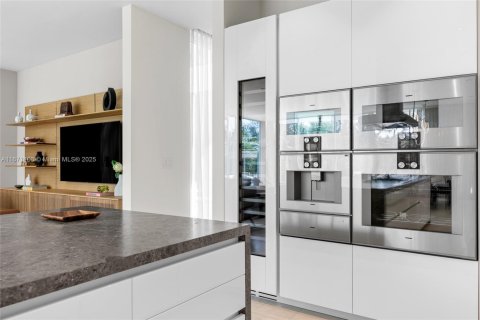Casa en venta en Miami Beach, Florida, 4 dormitorios, 442.31 m2 № 1811532 - foto 24