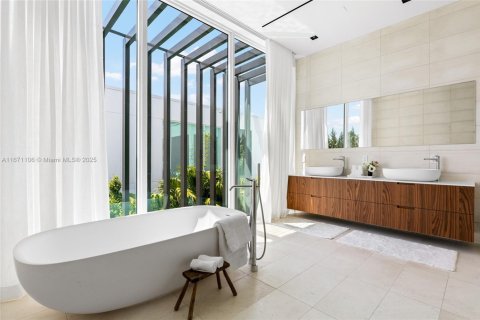 Casa en venta en Miami Beach, Florida, 4 dormitorios, 442.31 m2 № 1811532 - foto 8