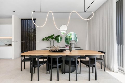 Casa en venta en Miami Beach, Florida, 4 dormitorios, 442.31 m2 № 1811532 - foto 27